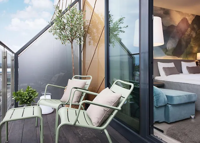 Hotel Scandic Flesland Airport 4*